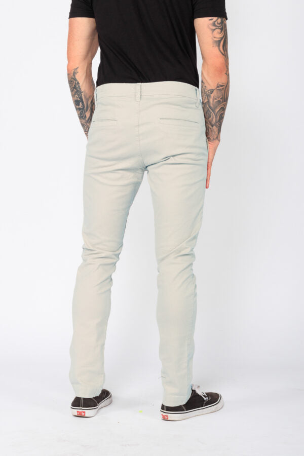 Calça Slim em Sarja Elastano Gelo