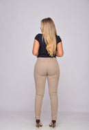 Calça Skinny em Sarja Elastano Bege