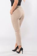 Calça Sarja Lycra com Elástico no Cós Bege